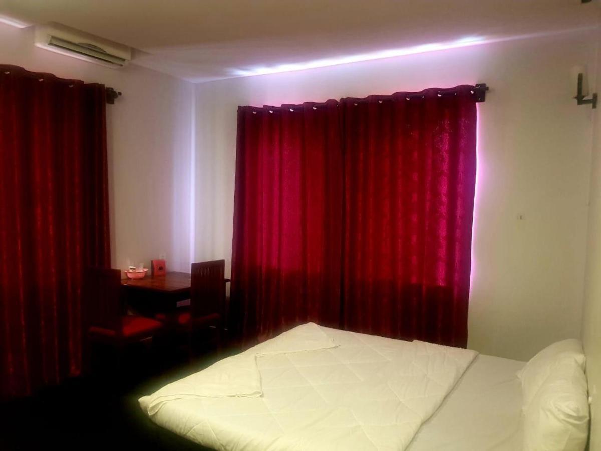Violet Villa And Restro Sziemreap Kültér fotó